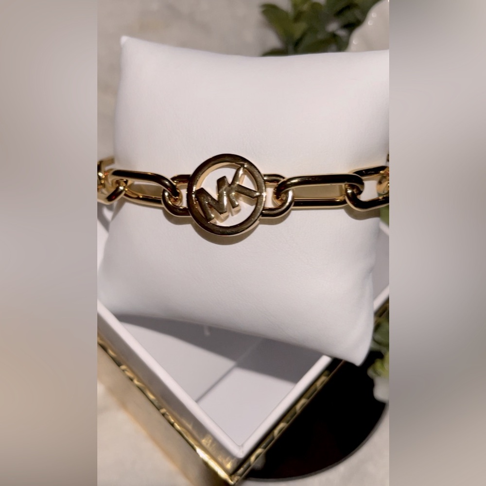 ⚜️Michael Kors® Gorgeous Gold Link Bracelet⚜️